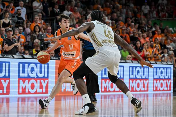 长期稳定的 长期稳定的